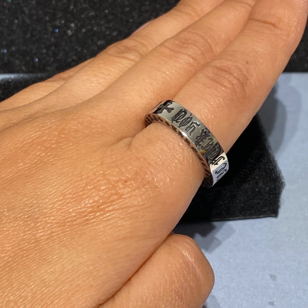 14k White Gold Gothic Letter Unique Band
